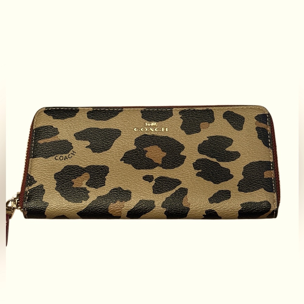 SLIM ACCORDION ZIP WALLET WITH LEOPARD PRINT